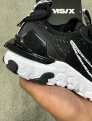 NIKE REACT NEGRA Y BLANCA