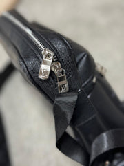 Bolso LOUIS VUITTON negro Hombre