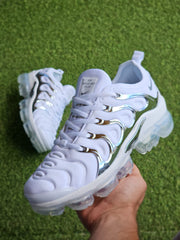 NIKE VAPOR MAX PLUS PLATEADAS