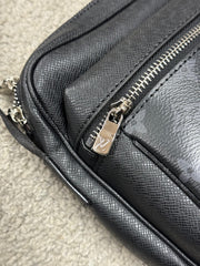 Bolso LOUIS VUITTON negro Hombre