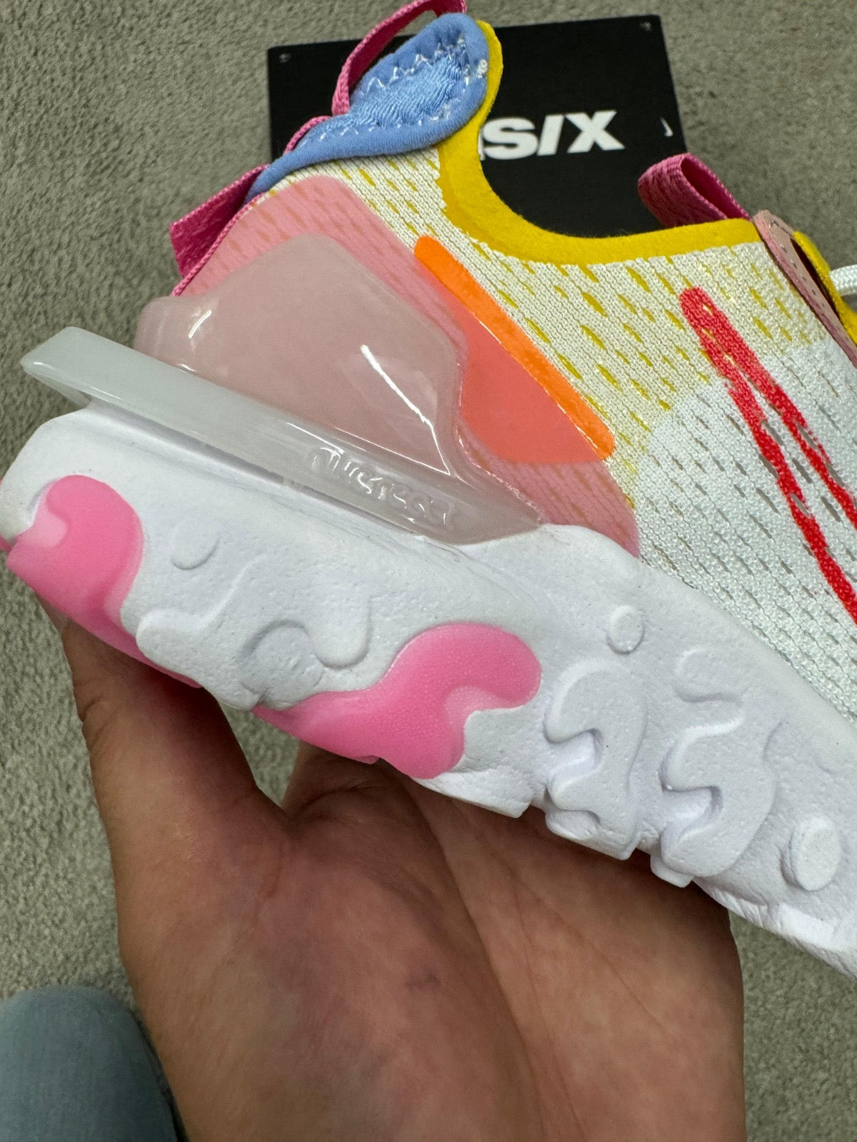 NIKE REACT