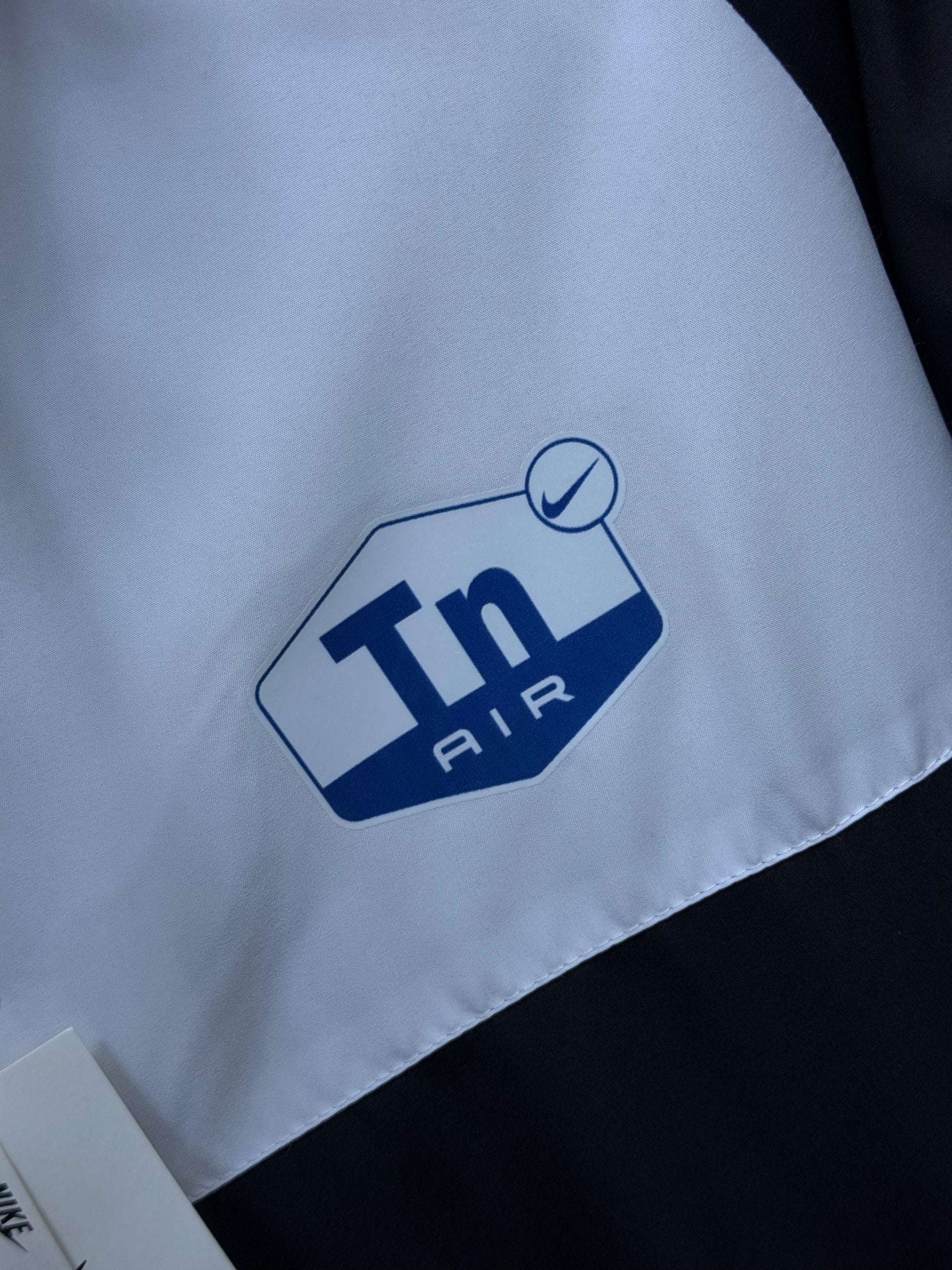 Chandal nike TN negro y blanco